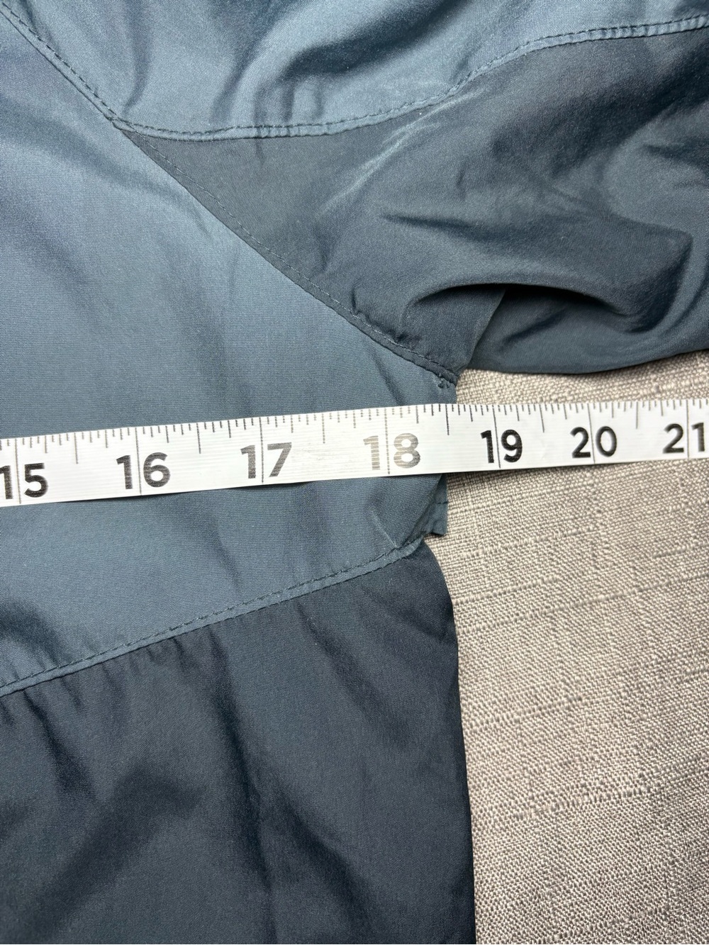 H&M Running Lightweight Windbreaker Jacket - Picture 6 of 7